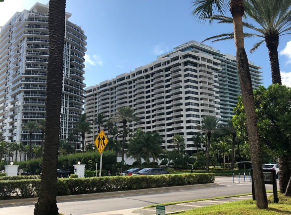 Kenilworth Condominium Bal Harbour Apartments - Bal Harbour, FL