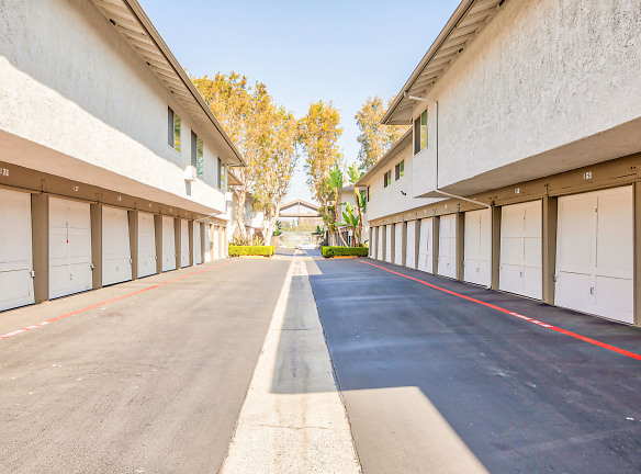 Strada Apartments - Orange, CA