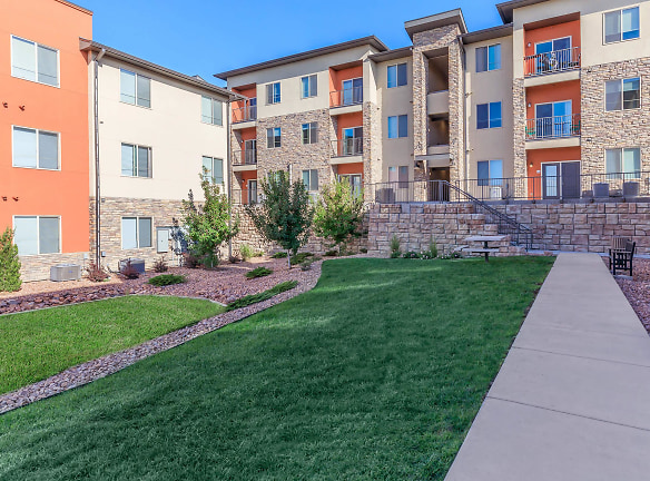 11 West Student Housing - Colorado Springs, CO