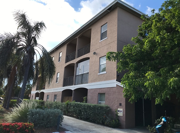 COURTYARDS ON FLAGER Apartments - West Palm Beach, FL