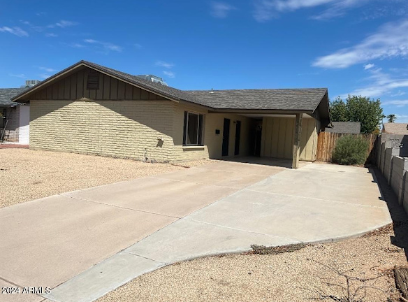 2514 E Manhatton Dr - Tempe, AZ