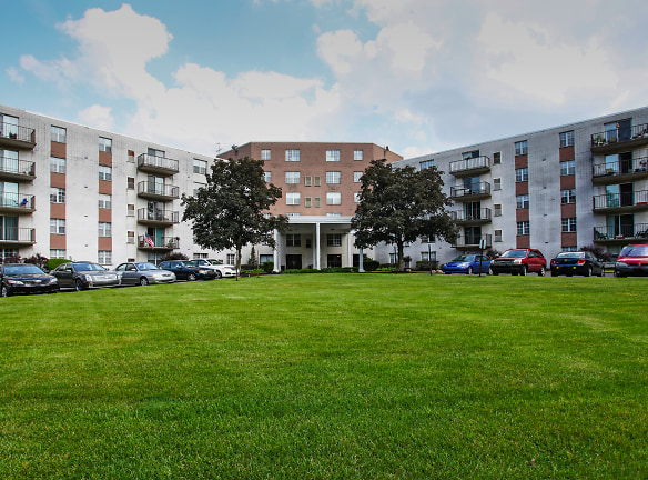 High Point In The Park Apartments - Elyria, OH