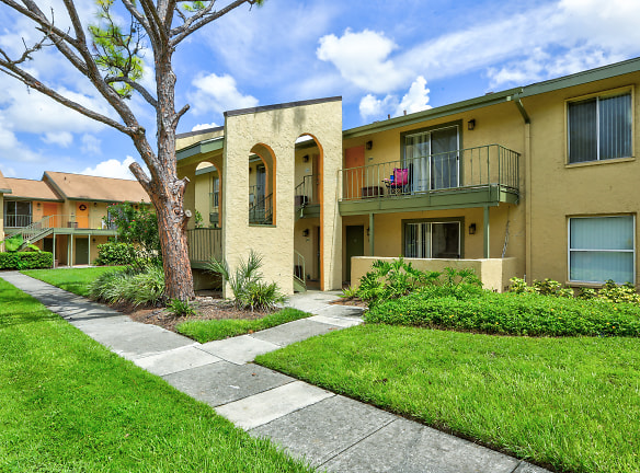 L Estancia Garden Apartments - Sarasota, FL