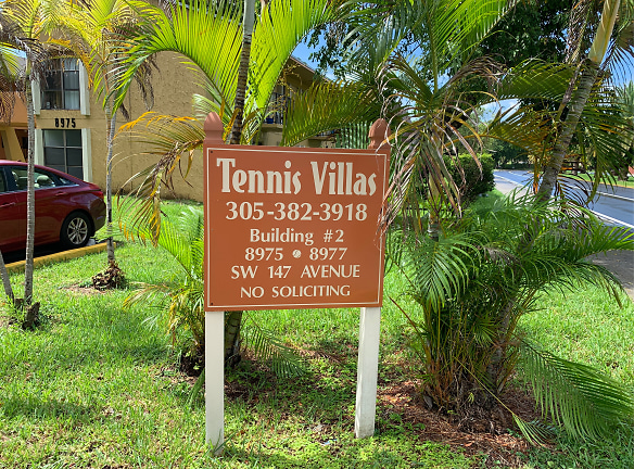 Tennis Villas Apartments - Miami, FL