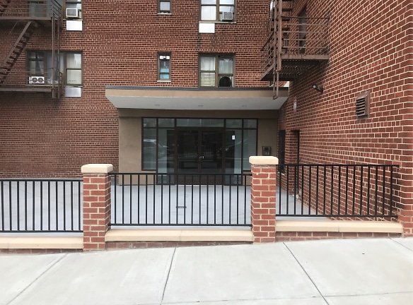 143 Bruce Ave Apartments - Yonkers, NY