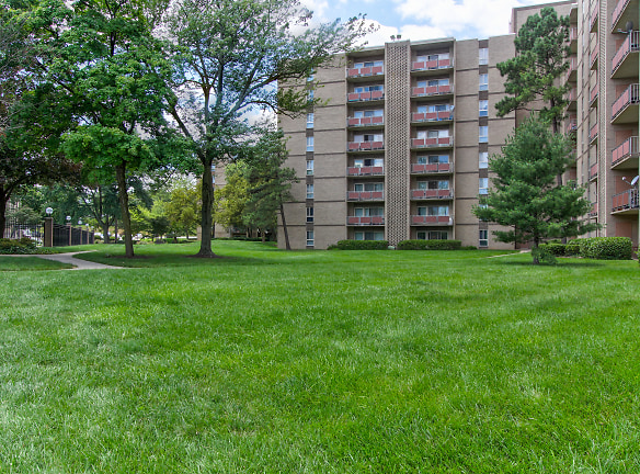Oakcrest Towers Apartments - District Heights, MD
