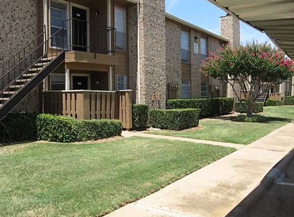 Cedar Creek Apartments - Arlington, TX
