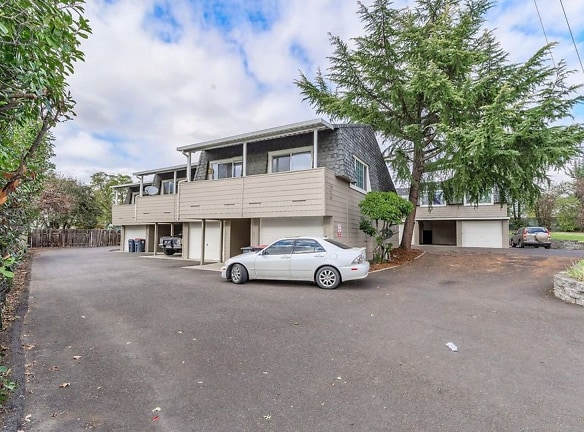 1769 Crater Lake Ave - Medford, OR