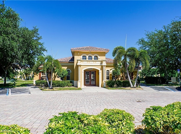 4113 Residence Drive - Fort Myers, FL