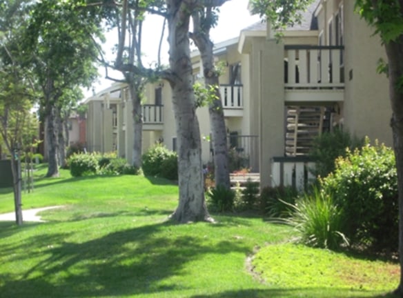Lakeview Park Apartments - Santee, CA