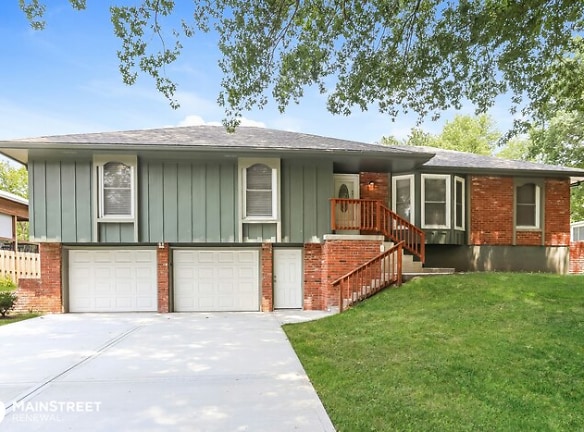 409 NW Meadowview Dr - Blue Springs, MO