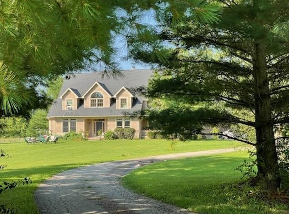 3034 Russell Rd - Ostrander, OH