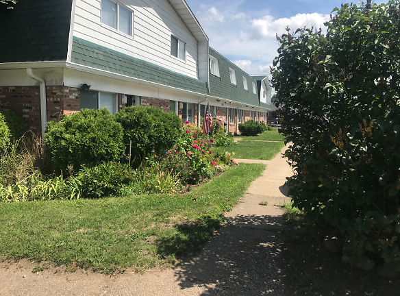 GREEN ACRES TOWN HOUSES Apartments - Massillon, OH