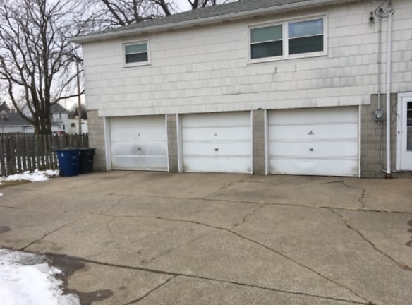 121 W Napoleon Rd - Bowling Green, OH