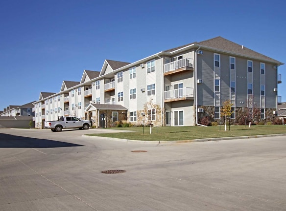 Custer Crossing Apartments - Dickinson, ND