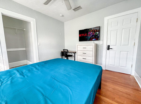 Room For Rent - Deland, FL