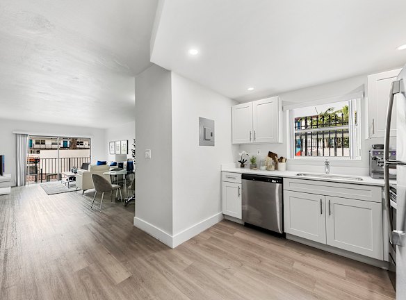 Sunhouse Apartments - Hialeah, FL