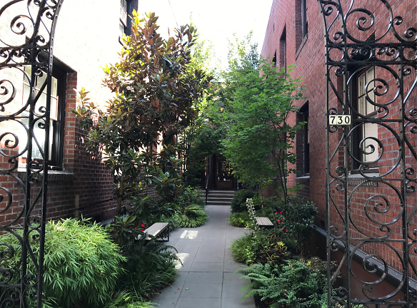 Estelle Apartments - Portland, OR