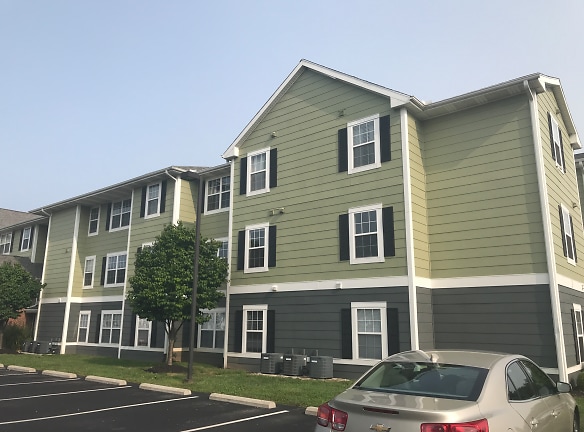Falcon's Pointe Apartments - Bowling Green, OH