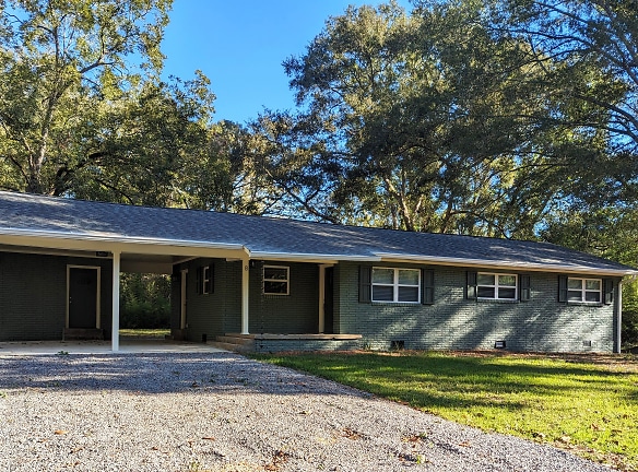 8 Front St - Sumrall, MS
