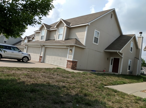Grand Addition Townhomes Apartments - Lawrence, KS