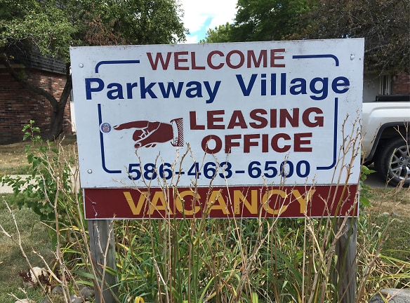 Parkway Village Apartment - Clinton Township, MI