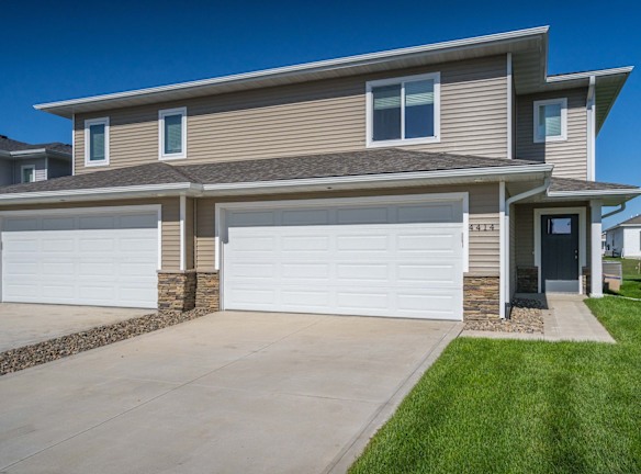 1301 Ne Crossing Oaks Dr - Ankeny, IA