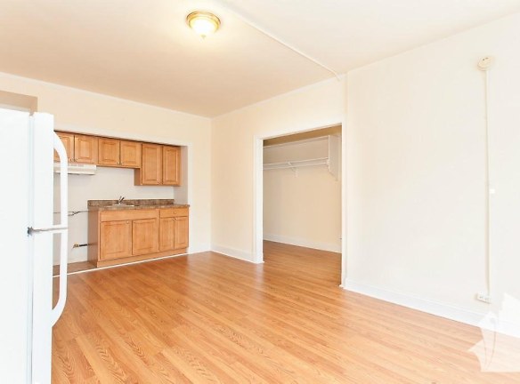 2779 N Milwaukee Ave unit 318 - Chicago, IL