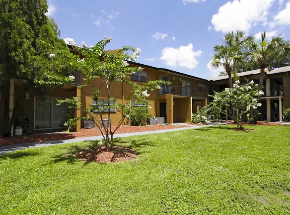 Oak Manor At Temple Terrace - Tampa, FL