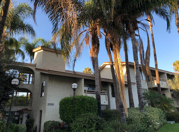 Warner Palms Luxury Apartments - Winnetka, CA