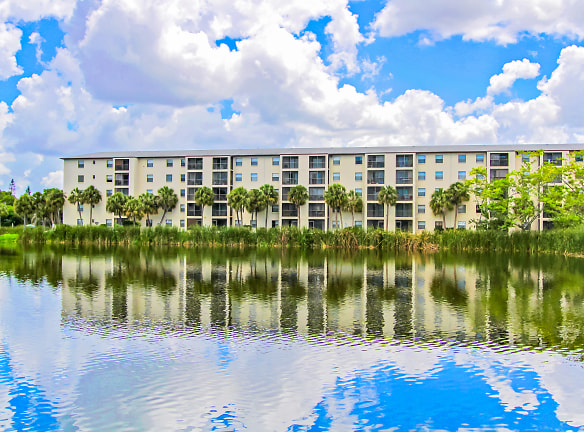 Bayshore Apartments - Bradenton, FL