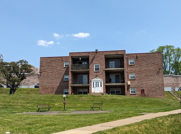 Monroe Village Apartments - Monroeville, PA