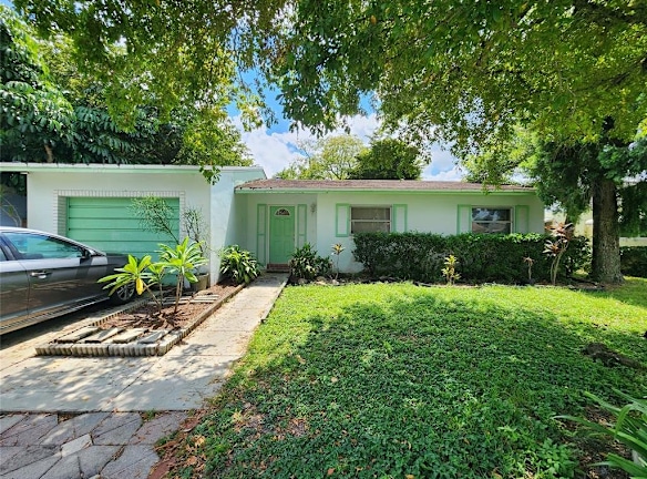 7262 SW 1st St - Margate, FL