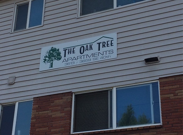 The Oak Tree Apartments - Portland, OR
