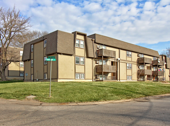 The Seven Two Apartments - Kansas City, KS