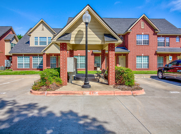 Wolf Creek Apartments - College Station, TX