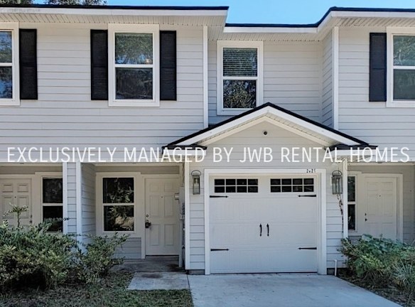 2821 Regulus Dr - Atlantic Beach, FL