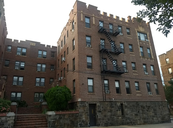 SIWANOY COURT Apartments - New Rochelle, NY