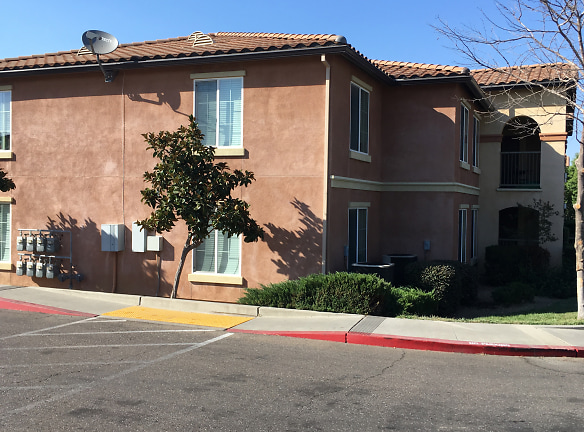 Creekside Village Apartments - Red Bluff, CA