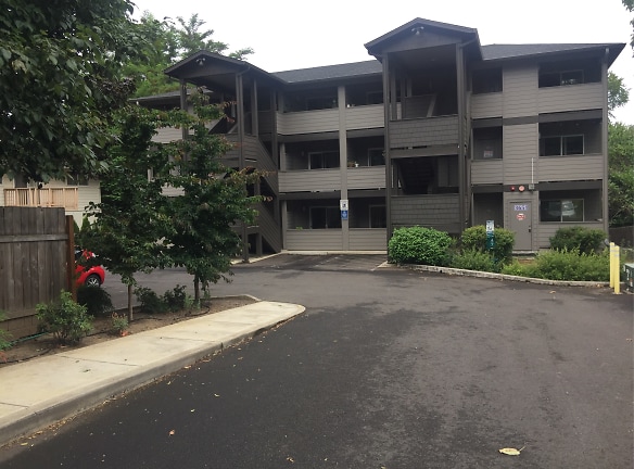 The Creston Apartments - Portland, OR