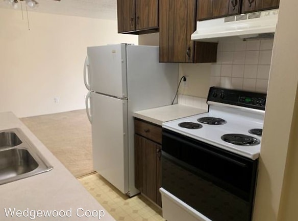 2555 - 2557 Wedgewood Rd Apartments - Des Moines, IA