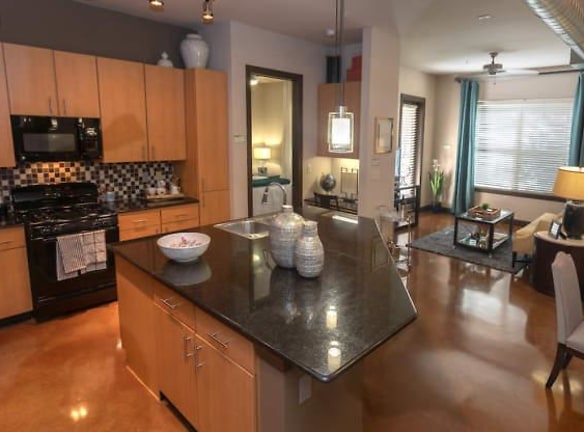 1 Waterway Ave unit 108 - The Woodlands, TX