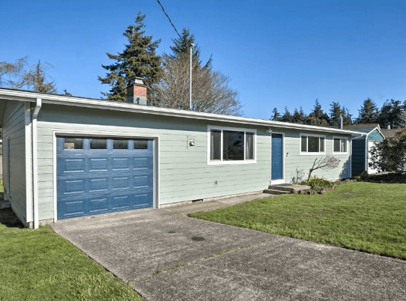 3425 Pine St - North Bend, OR