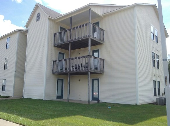 Falcon Village Lodge Apartments - Fayetteville, NC