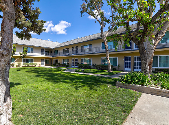 Briarwood Square Apartments - Stanton, CA