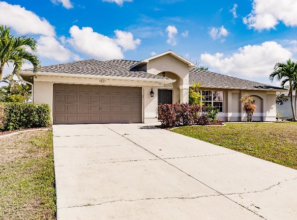 1827 NW 21st St - Cape Coral, FL
