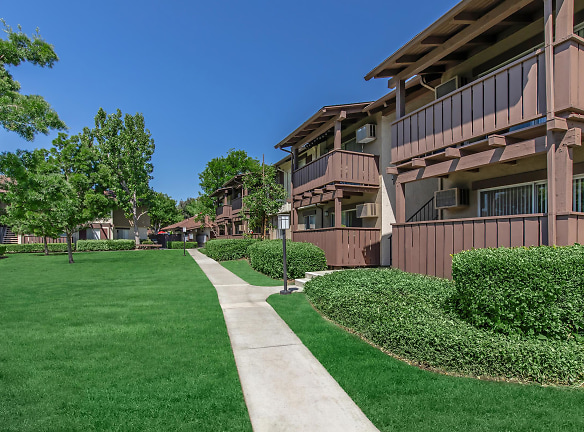 Country Hills Apartment Homes - Brea, CA