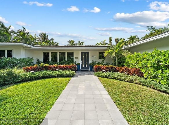 2617 Bayview Dr - Fort Lauderdale, FL