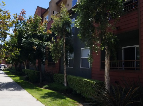 Camino Al Oro Apartments - Los Angeles, CA