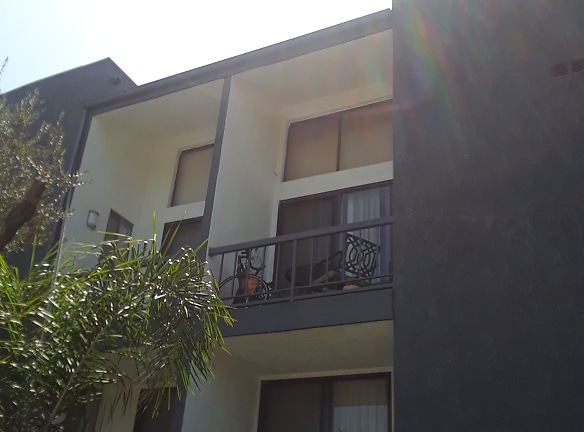 The Carseka Apartments - Los Angeles, CA